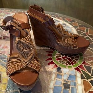 Mia Size 7 Woven Platform Sandal